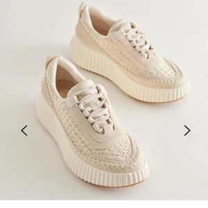 Dolce Vita Dolen Sneakers in Sandstone